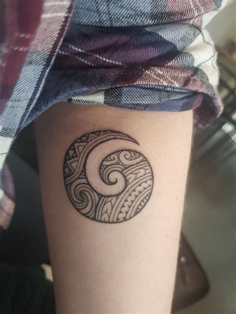 Koru Maori Spiral Tattoo Mulheres Com Tatuagens Polinésias