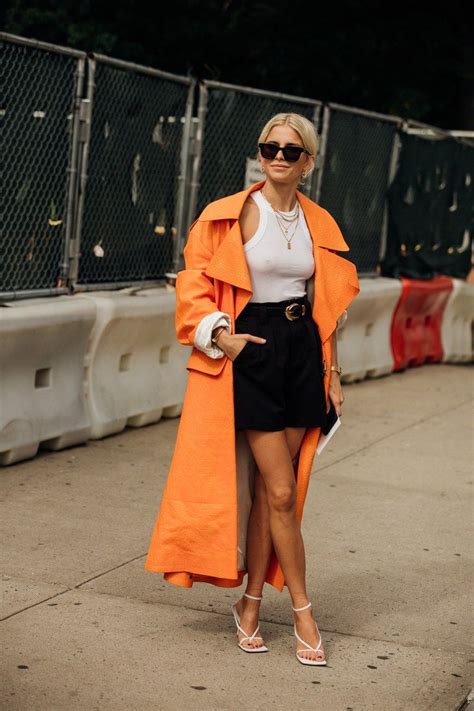 the best street style from new york fashion week spring summer 2020 faldas negras moda de
