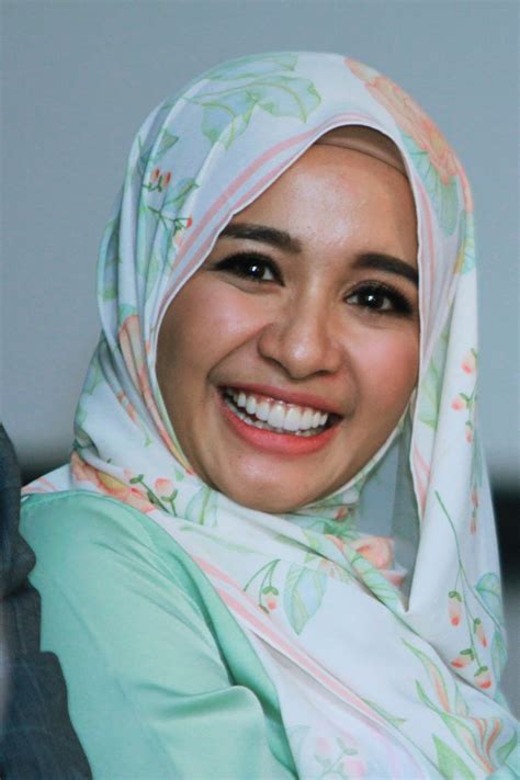Foto shahrini atau foto vega darwanti. Biodata Laudya Chintya Bella - Foto Model Hijab dan Artis ...