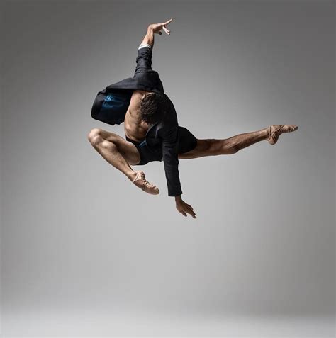 Beautiful male dancer Jake Mangakahia photographed by Taylor fernè Morris Fotos de dança