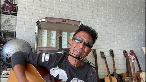 Oltre a dare la tua opinione su questo tema, puoi anche farlo su altri termini relativi a bennato, canzoni, bennato canzoni delle favole, edoardo. Edoardo Bennato canta il coronavirus. Il rocker riarrangia ...