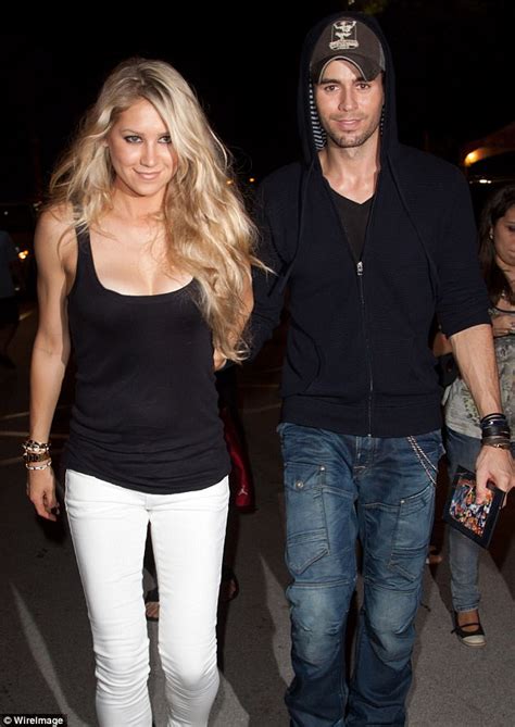 Anna Kournikova And Enrique Iglesias Kept Pregnancy Secret Daily Mail