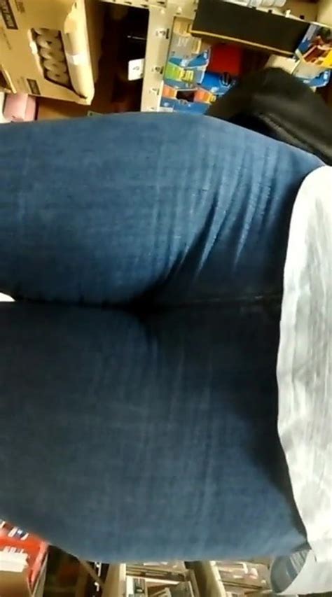 Candid Gilf In Tight Jeans With A Nice Ass And Cameltoe