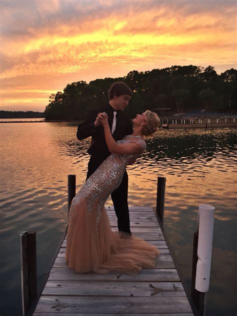 Prom Pictures On The Lake 1000 Prom Pictures Couples Prom