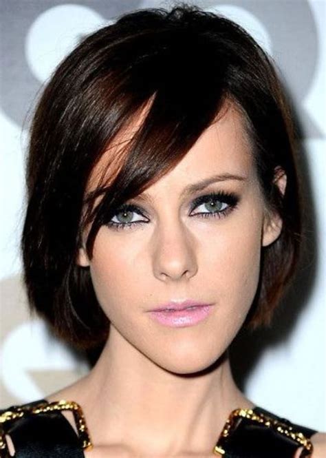 30 Best Hairstyles for Big Foreheads | herinterest.com