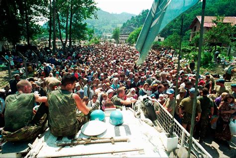 16 Jahre Nach Srebrenica Massaker Dutchbat Blauhelme Versagen N Tv De