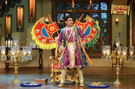 Dharmendra enters as the special guest of the day. Comedy Nights with Kapil - Best Comedy Show | All About Pics