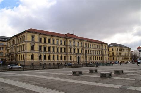 Entdecken sie neues, einzigartiges oder überraschendes aus den branchen garten, wohnen, bauen. Hauptgebäude Landgericht - Leipzig-Days