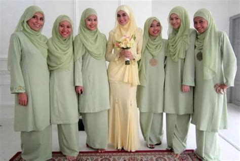 Dalam adat tertentu, bridesmaid turut merencanakan acara midodareni dan. Koleksi Tema Warna dan Design Baju Bridesmaids | Blog ...