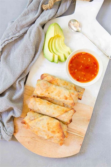 Position egg roll wrapper so that the corner is pointing toward you. Shrimp Avocado Egg Rolls {Air Fryer or Oven} - Cookin ...