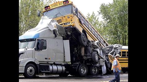 Amazing Truck Accidents Crash 2017 Big Truck Acciden Youtube
