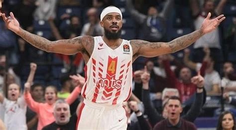 Yeni sezonda, baş antrenör igor kokoskov'un yardımcılıklarını; Fenerbahçe Beko Lorenzo Brown'ı kadrosuna kattı