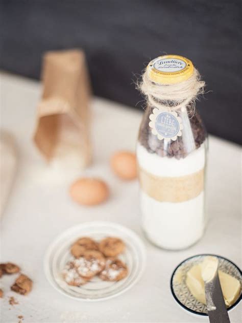 Am besten lasst ihr den kuchen jetzt länger in der kühlung, der kuchen sollte vor dem drippen sehr gut gekühlt sein, am besten über nacht. DIY-Anleitung: Backmischung für leckere Schokoladenkekse ...