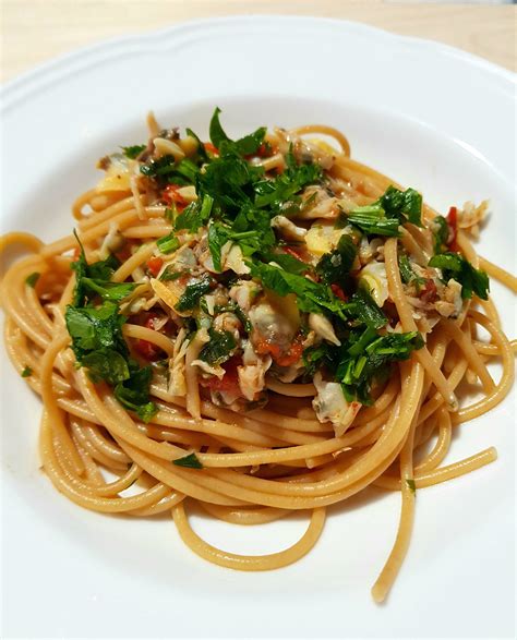 1 104 134 просмотра 1,1 млн просмотров. Spaghetti con le vongole ⋆ Una Favola in Cucina