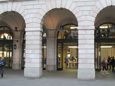 The Largest Apple Store In The World Covent Garden London Norman