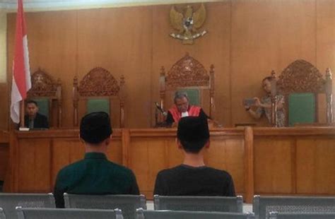 Oktober 13, 20183 min read4 comments. Pelaku Pembakaran Bendera di Garut Dihukum 10 Hari, Ini ...