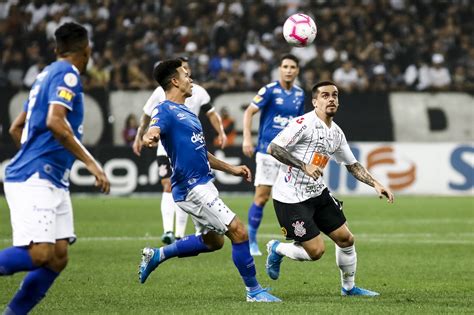 Durante a partida entre internacional x corinthians, o meia argentino do colorado, d'alessandro, se desentendeu com petros, do corinthians, após uma falta de elias e uma confusão generalizada. Veja as atuações dos jogadores do Corinthians na derrota ...