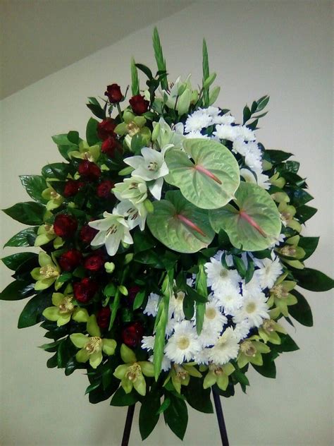 Funeral flowers and their meanings. Pin de Carole Fast em Flowers | Arranjos de flores ...