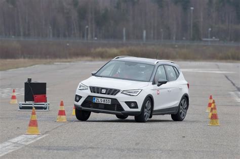 Gambar tali pinggang keledar kereta. Masalah tali pinggang keledar tercabut sendiri dikesan ...