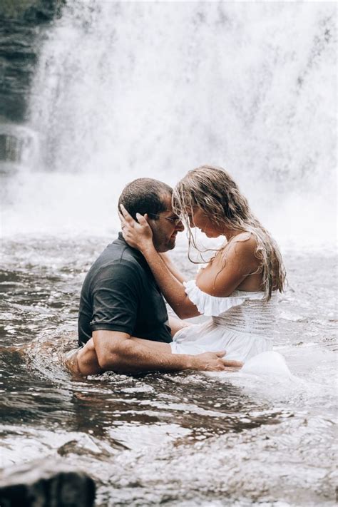 Waterfall Couples Shoot Engagement Picture Outfits Water Engagement Photos Engagement Photo