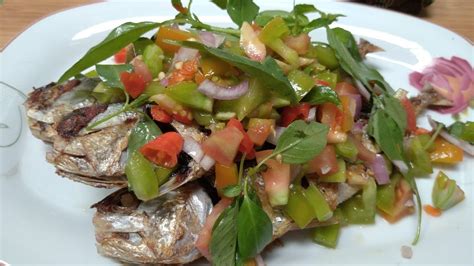 Ingin tahu seperti apa membuat ikan goreng kembung bumbu sambal bajak? RESEP IKAN SAMBAL DABU DABU - YouTube
