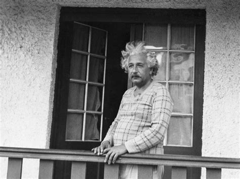 Albert einstein races to solve the proof of his theory of general relativity before mathematician david hilbert. Einstein: desinteresadas Momentos - Galería de Genius ...