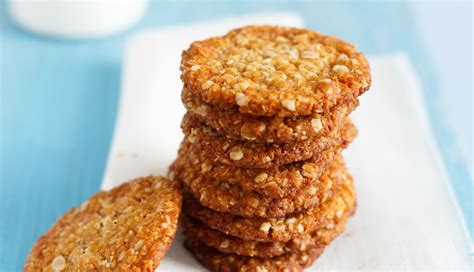 They are also so simple to the point that even the most novice of bakers can whip up a batch like a pro. Maple syrup ANZAC biscuits - Queen Fine Foods