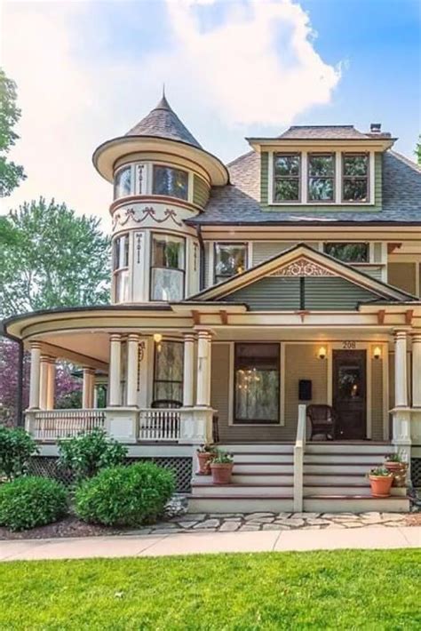 1883 Victorian For Sale In Chelsea Michigan — Captivating Houses