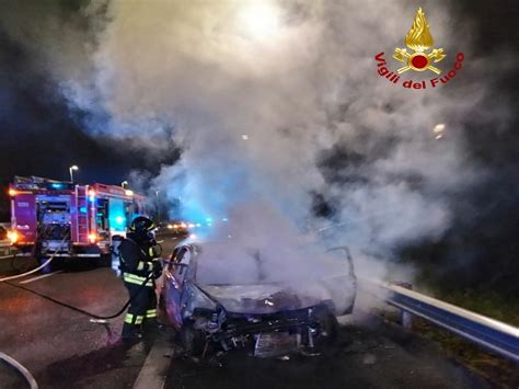 Situazione sotto per spegnere l'incendio divampato alla plaia di catania questo pomeriggio sono al lavoro 4 squadre a. Catania, incidente e incendio su Viale Mediterraneo ...