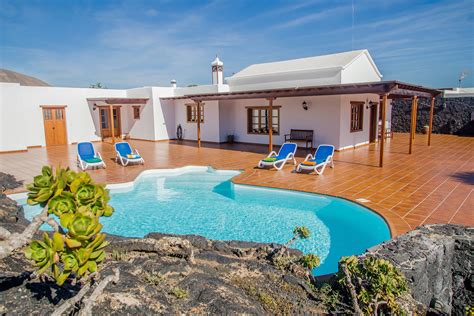 Desde casas rurales hasta casas, ideales para todo tipo de escapadas, ya sea en familia, en pareja o con amigos. Alquiler vacaciones, apartamentos y casas rurales en ...