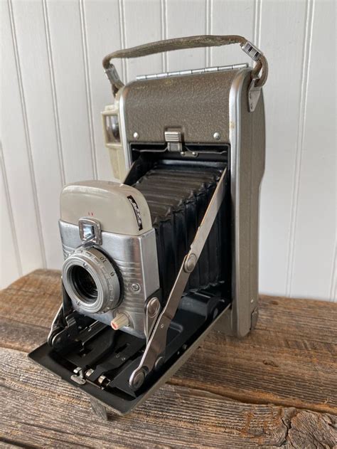 Polaroid Land Camera Model 80a Vintage Folding Camera Etsy Vintage