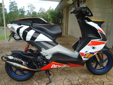 It came with a leo vince exaust and clutch kit. 2006 Aprilia SR 50 R Factory - Moto.ZombDrive.COM