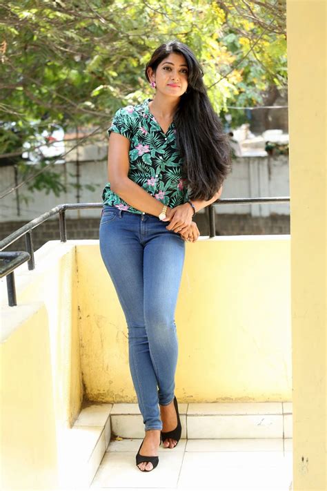 40 indian actress hot tight jeans photos