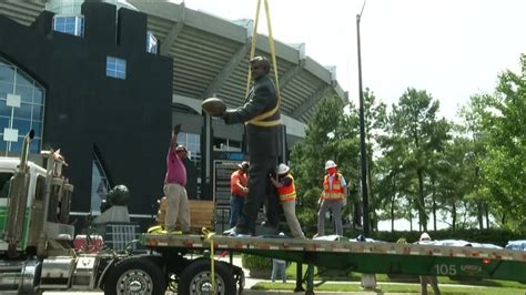 Panthers Remove Jerry Richardson Statue At Stadium Youtube