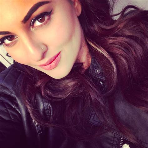 Sonakshi Sinha Shamed The Troll Who Asked Her To Show Her Curves Missmalini