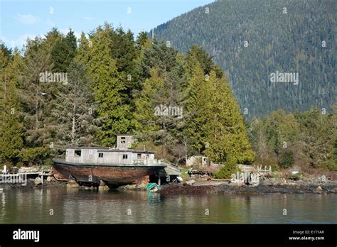 A Float Home House Boat On An Island Near Tofino Hi Res Stock