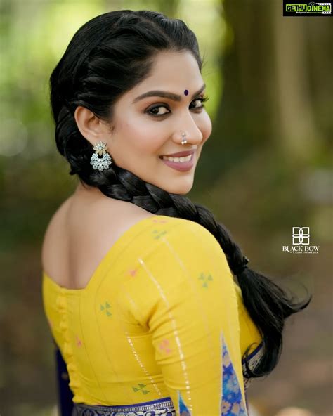 Swasika Instagram Slaying A Pretty Colorful Saree And A Favourite
