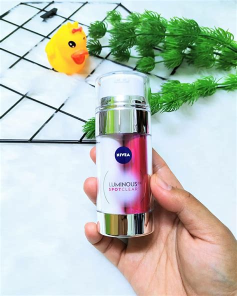 I have clear skin, and by using this product, it helps my skin to actually stay clear and to prevent my pores from getting clogged from excess oil and bacteria. Nivea Luminous 630 Spot Clear Booster Serum & Sun Protect ...