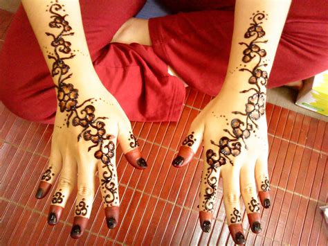 Inilah koleksi lengkap gambar henna tangan dan kaki yang simple, cantik, dan mudah dibuat untuk pemula. Koleksi Inai Gambar Kalajengking 2017 | Teknik Menggambar ...