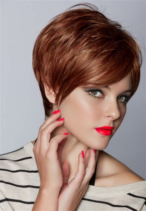 Tener el cabello corto no tiene por qué ser aburrido, hemos recopilado 15 ideas de peinados rápidos y fáciles que puedes hacer tu misma. Estilos de cabello corto