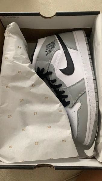 Boasting a full smooth leather construction retailing for $110, look for the air jordan 1 mid light smoke grey at select jordan brand stockists overseas and online on april 29. Nike air jordan 1 mid smoke grey en España | Clasf moda-y ...