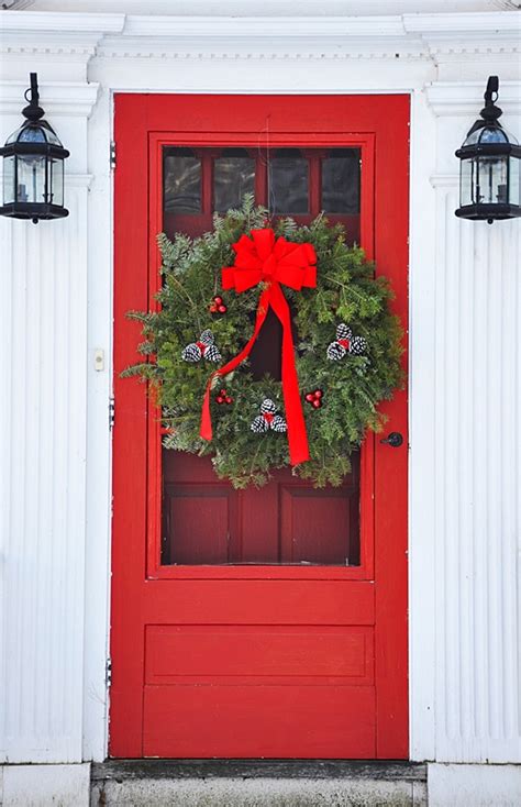 9 Holiday Door Ideas With Christmas Wreaths Town And Country Living