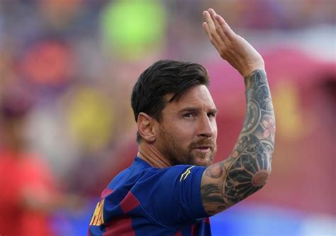 Gol pertama yang dia cetak. TOTW 7: Lionel Messi steht im Team of the Week bei FIFA 21