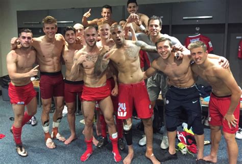 24 Reminders That A Professional Soccer Players Locker Room Is Better