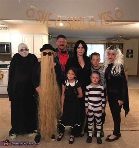 Diy halloween costumes for women, diy scary halloween costumes, film character, horror films. The Addams Family Costume | Easy DIY Costumes