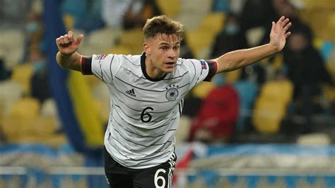 Joshua walter kimmich is a german defender who was born on 8th february, 1995 at rottweil, germany. Bayern München: Joshua Kimmich wird Vater und fehlt den ...