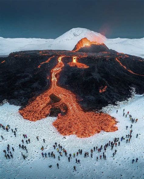 Effusive Eruption Of Fagradalsfjall In Glendingadalir Iceland R