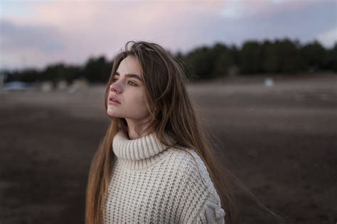 Brunette Girl In Sweater Depth Of Field Wallpaperhd Girls Wallpapers