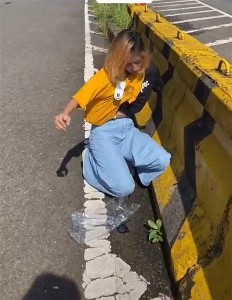 Ditonton Sampai 14 Juta Kali Video Cewek Cantik Ganti Baju Di Tengah Jalan Tol Ini Bikin Heboh