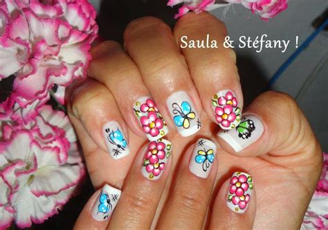 En artículos anteriores hemos visto diferentes tipos de decoración de uñas con pegatinas, a la francesa, con gel, con porcelana.pero tras ver éste original diseño, no he podido resistirme a compartirlo, se trata de uñas decoradas con bolitas doradas, ¡me encantan! ver uñas decoradas faciles, bonitas y modernas, para ...